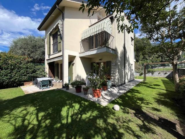 Villa Schiera in vendita a Barasso, Lombardia