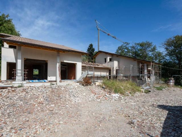 Villa Indipendente in vendita a Barasso, Lombardia