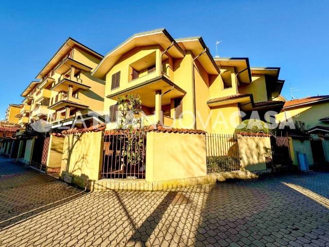 Villa Schiera in vendita a Bareggio, Lombardia