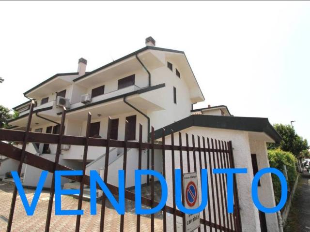 Villa Schiera in vendita a Bareggio, Lombardia