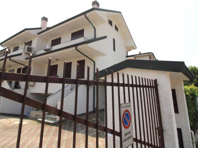 Villa Schiera in vendita a Bareggio, Lombardia