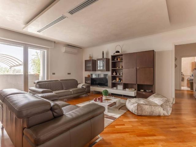 Villa Schiera in vendita a Golden Park, Bari