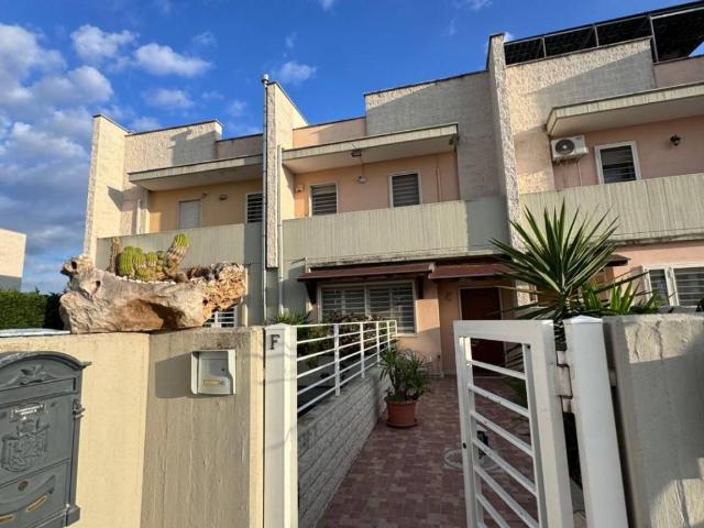 Villa Schiera in vendita a Municipio 5, Puglia