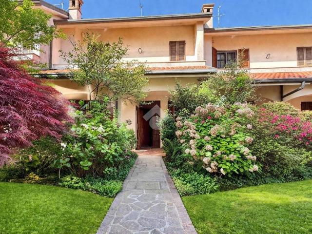 Villa Schiera in vendita a Barlassina, Lombardia