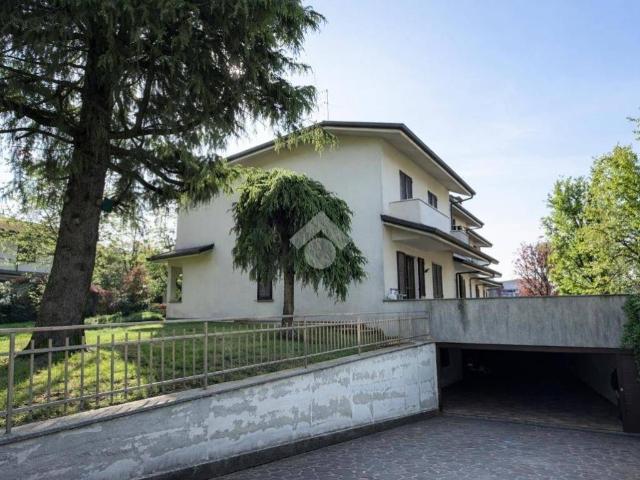 Villa Schiera in vendita a Barlassina, Lombardia