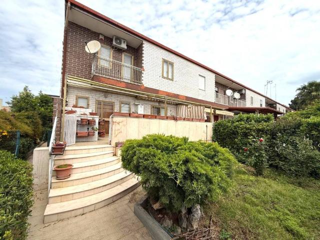 Villa Schiera in vendita a Zona 167, Puglia