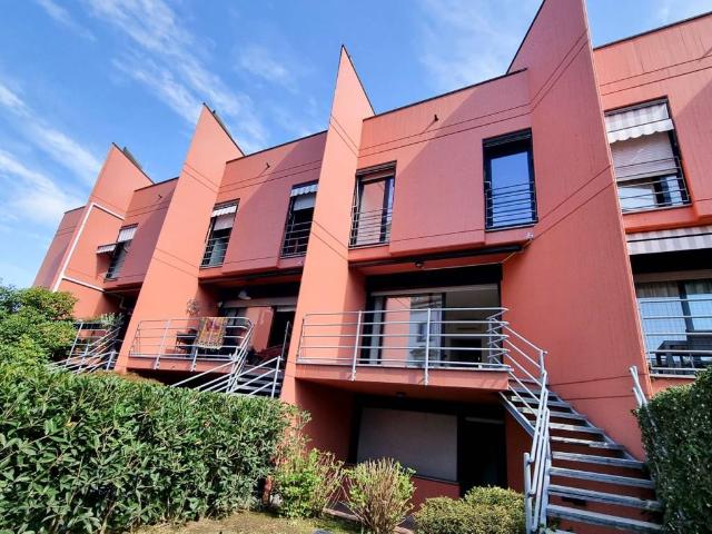 Villa Schiera in vendita a Barzanò, Lombardia