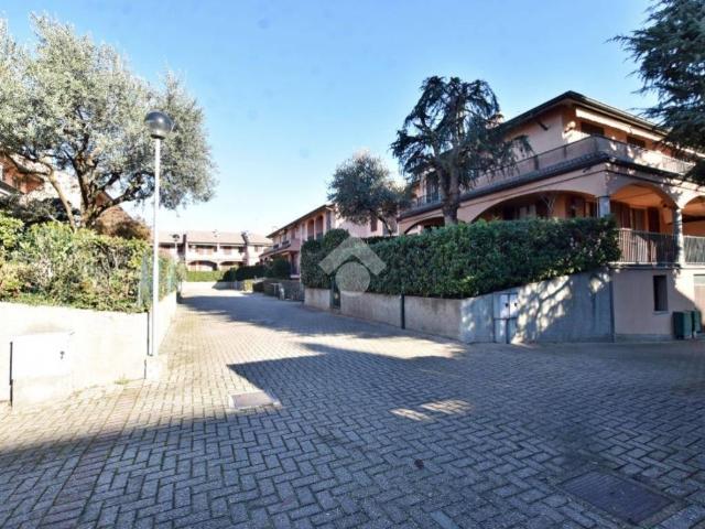 Villa Schiera in vendita a Bellinzago Lombardo, Lombardia