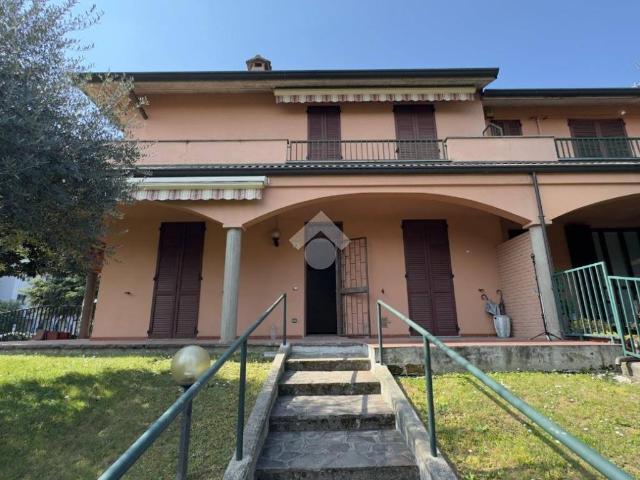 Villa Schiera in vendita a Bellinzago Lombardo, Lombardia