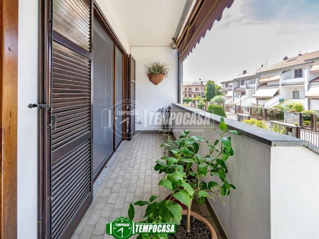 Villa Schiera in vendita a Bellinzago Lombardo, Lombardia