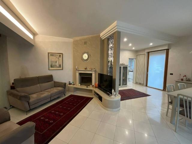 Villa Schiera in vendita a Bergamo, Lombardia