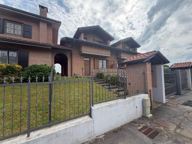 Villa Schiera in vendita a Villanova, Bernareggio