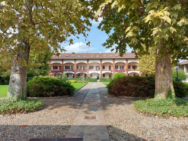 Villa Schiera in vendita a Bernate Ticino, Lombardia