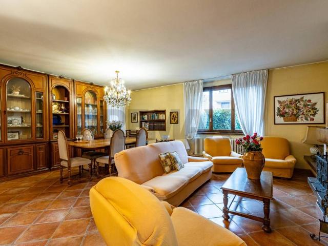 Villa Schiera in vendita a Besana In Brianza, Lombardia