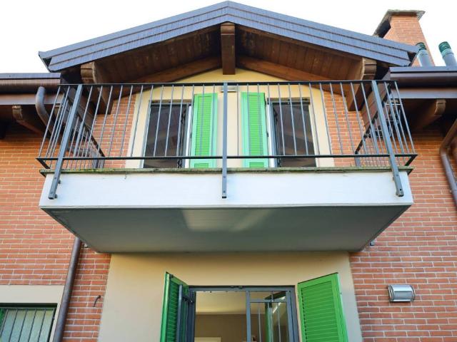 Villa Schiera in vendita a Cascina Siserana, Besana In Brianza