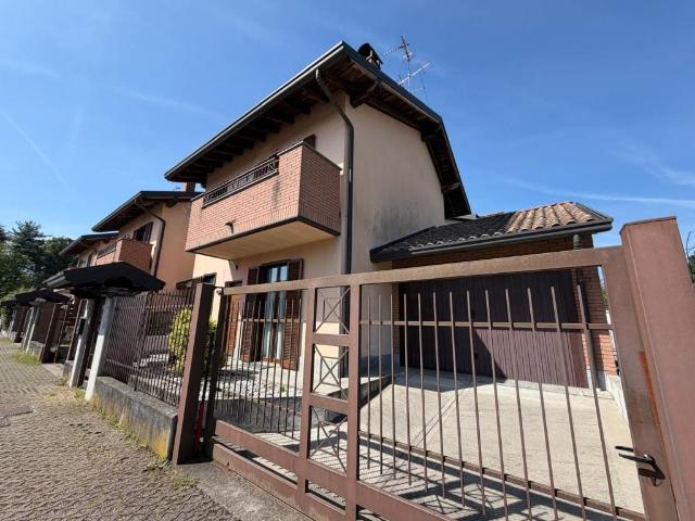 Villa Schiera in vendita a Besnate, Lombardia