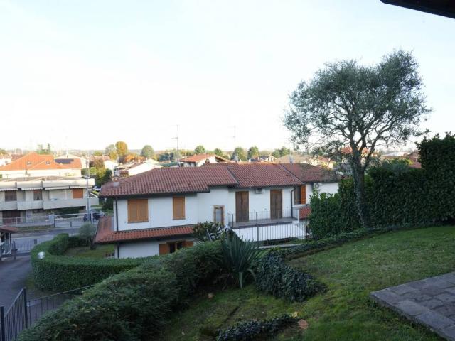 Villa Schiera in vendita a Biassono, Lombardia