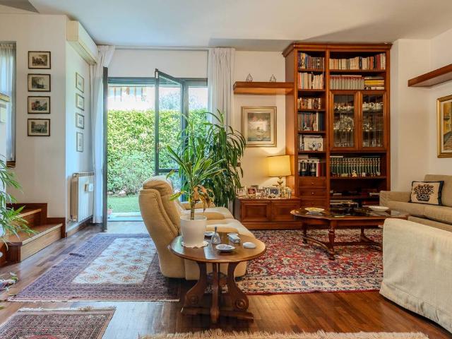Villa Schiera in vendita a Biassono, Monza e della Brianza