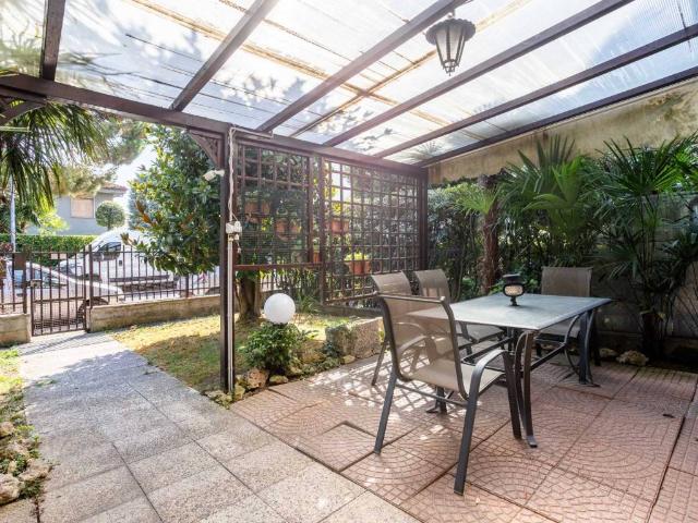 Villa Schiera in vendita a Biassono, Lombardia