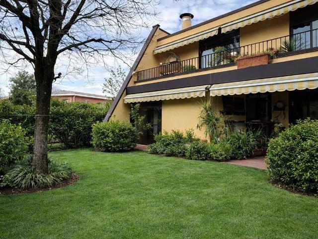 Villa Schiera in vendita a Biassono, Lombardia