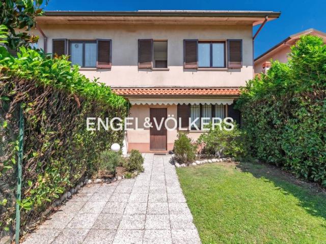 Villa Schiera in vendita a Biassono, Lombardia