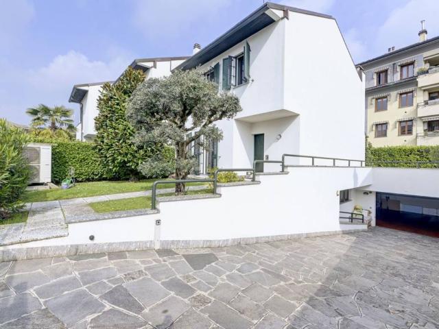 Villa Schiera in vendita a Biassono, Lombardia