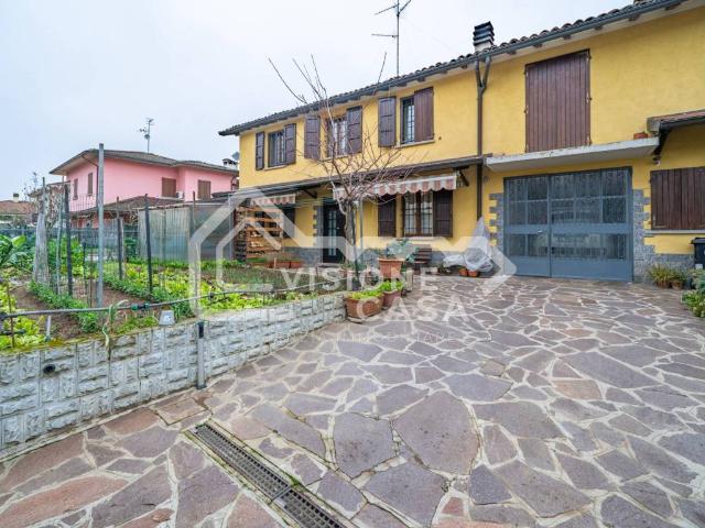 Villa Schiera in vendita a Val d’Enza, Re