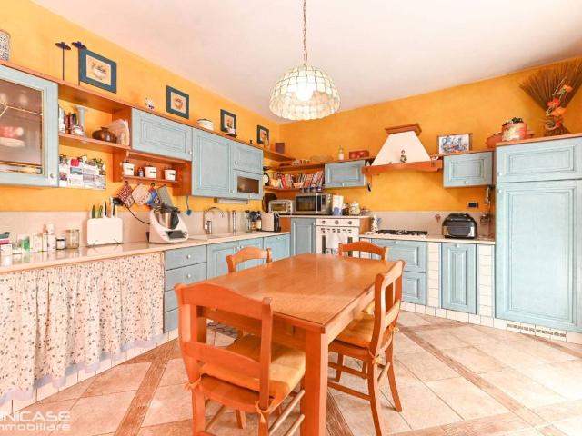 Villa Schiera in vendita a Famolasco, Piemonte
