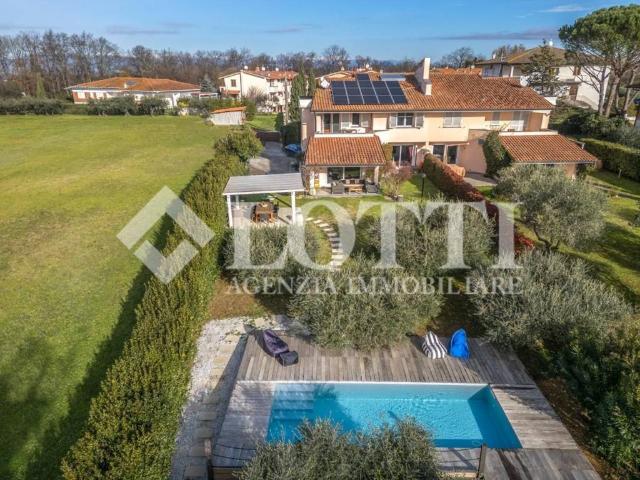 Villa Schiera in vendita a Bientina, Toscana