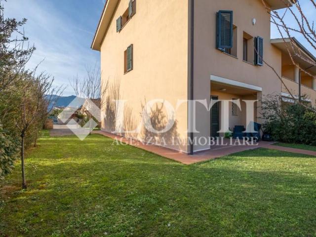 Villa Schiera in vendita a Bientina, Toscana