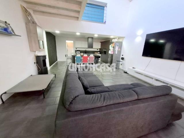 Villa Schiera in vendita a Bizzarone, Lombardia