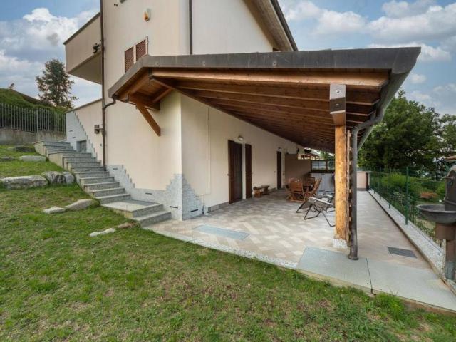 Villa Schiera in vendita a Cascina Balzago, Bobbio
