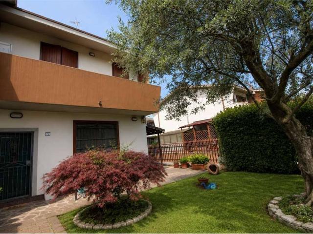 Villa Schiera in vendita a Boltiere, Lombardia