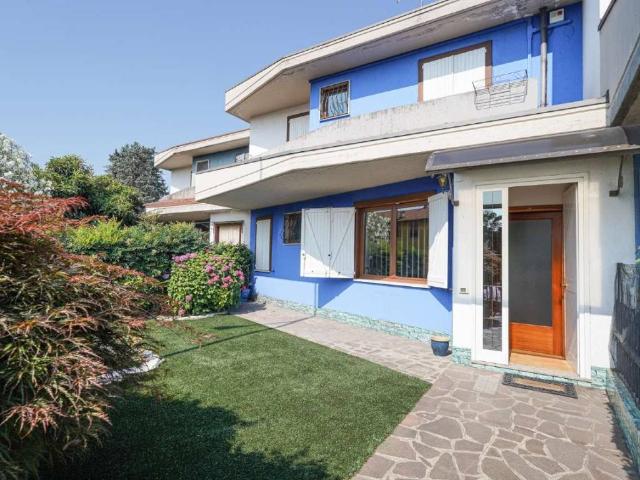 Villa Schiera in vendita a Boltiere, Lombardia