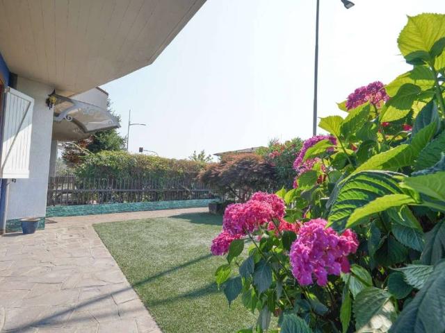 Villa Schiera in vendita a Boltiere, Lombardia