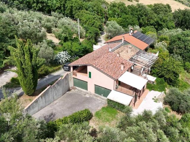 Villa Schiera in vendita a Borghi, Reggio Emilia