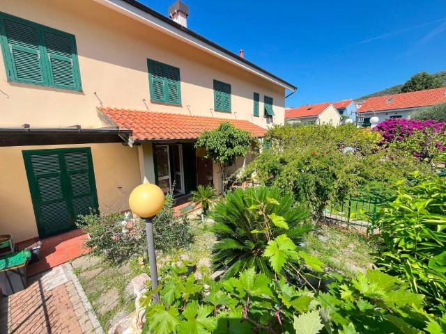 Villa Schiera in vendita a Borgio, Borgio Verezzi