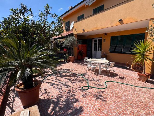 Villa Schiera in vendita a Borgio, Borgio Verezzi