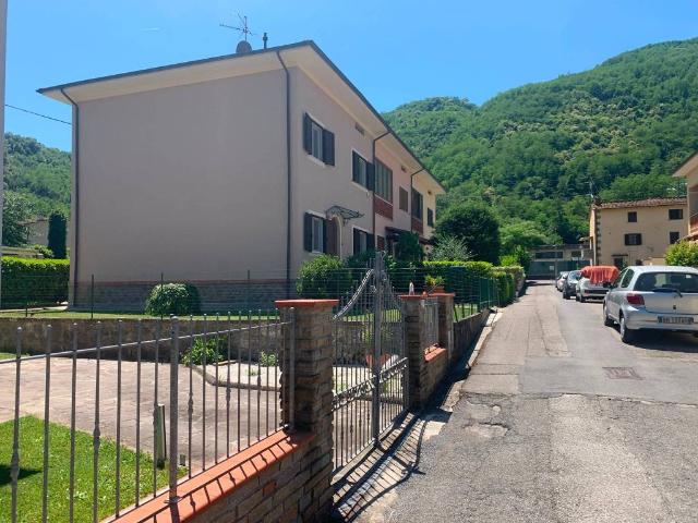Villa Schiera in vendita a Unione dei comuni Media Valle del Serchio, Borgo A Mozzano