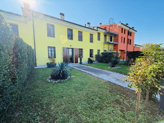 Villa Schiera in vendita a Borgo Mantovano, Pieve Di Coriano