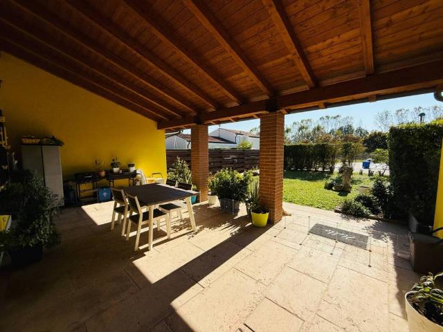 Villa Schiera in vendita a Borgo Mantovano, Pieve Di Coriano