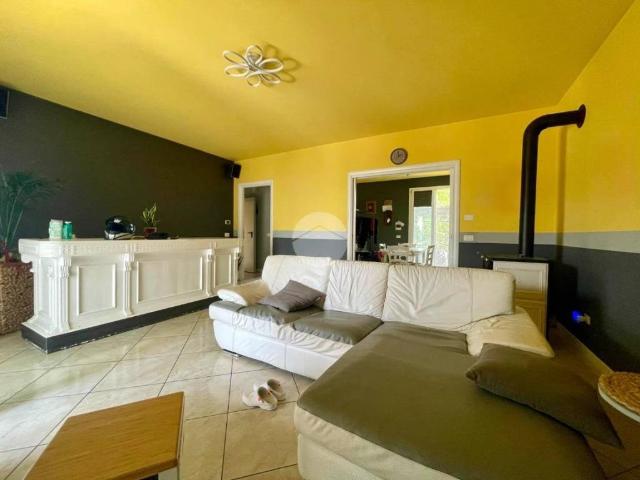Villa Schiera in vendita a Borgo San Giacomo, Brescia