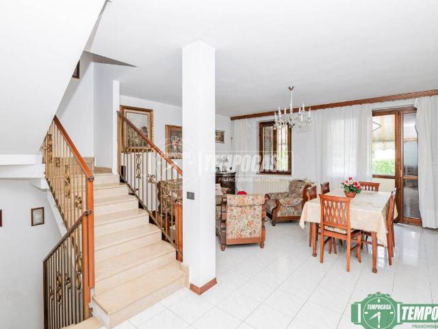 Villa Schiera in vendita a Borgo San Giovanni, Lombardia