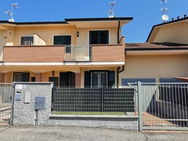 Villa Schiera in vendita a Borgo San Giovanni, Lombardia