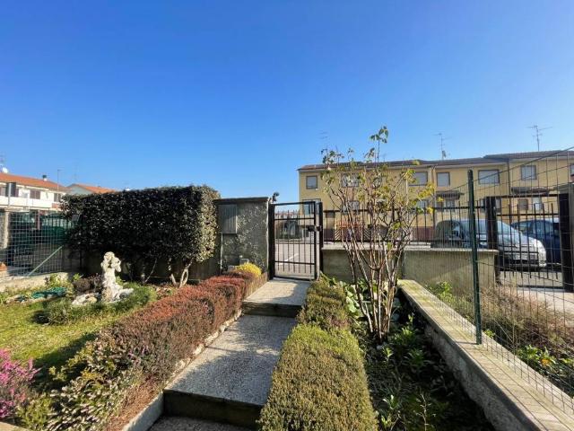 Villa Schiera in vendita a Borgo San Giovanni, Lombardia