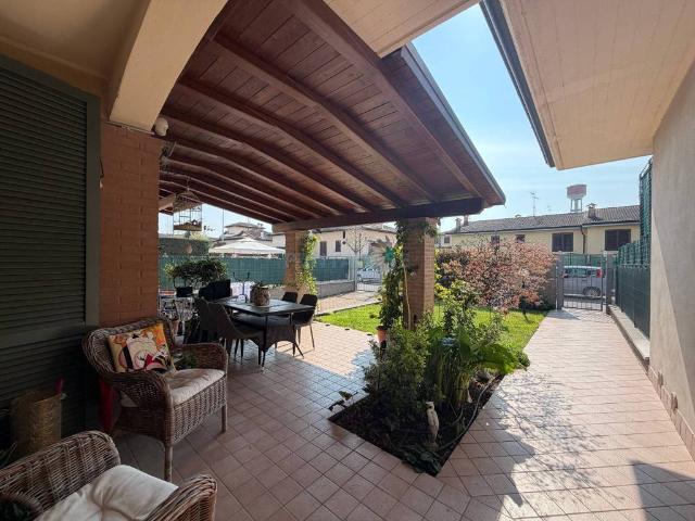 Villa Schiera in vendita a Borgo San Giovanni, Lombardia