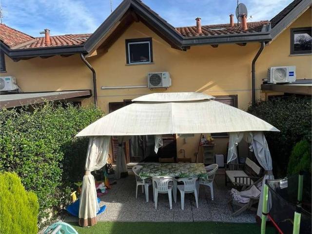 Villa Schiera in vendita a Piemonte, Novara