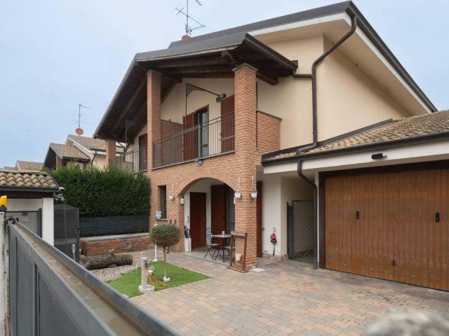 Villa Schiera in vendita a Piemonte, Novara
