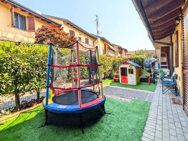 Villa Schiera in vendita a Bornasco, Lombardia