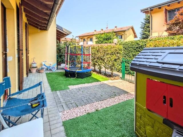 Villa Schiera in vendita a Bornasco, Lombardia